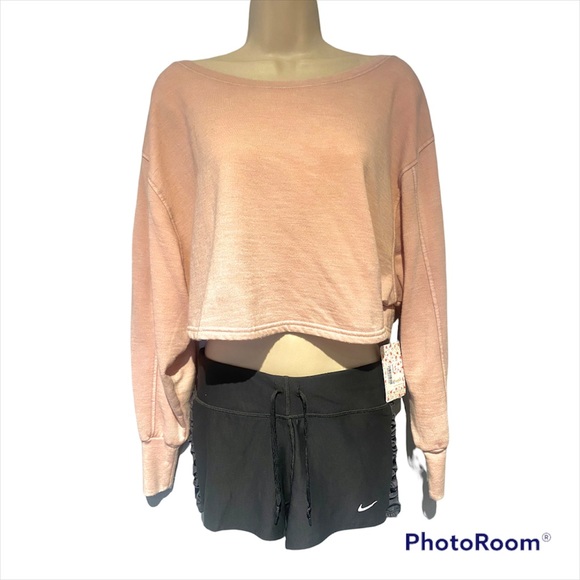 Pink cropped Free People pullover - Picture 2 of 3